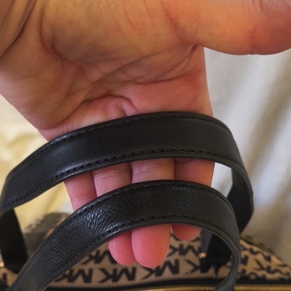 LARGE Michael Kors Signature Black and Tan Tote - Picture 8 of 11